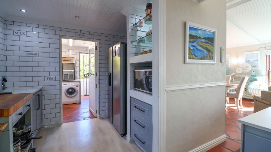 6 Bedroom Property for Sale in Kingfisher Creek Western Cape